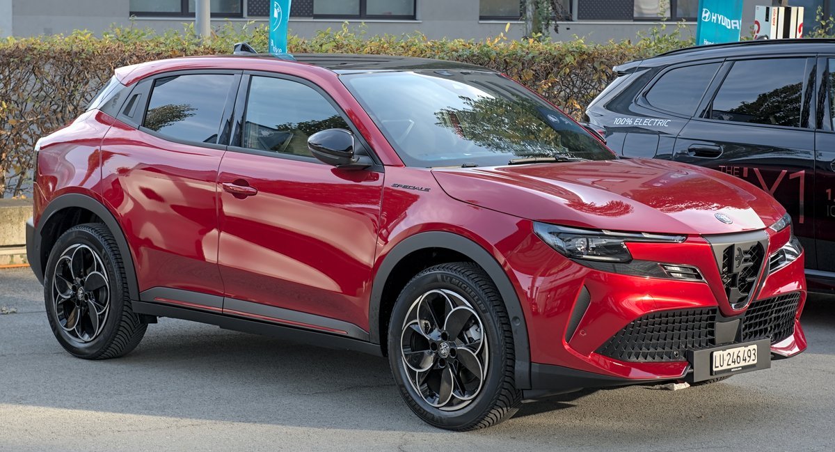 Alfa Romeo Junior 1.2 (136 Hp) Hybrid eDCT