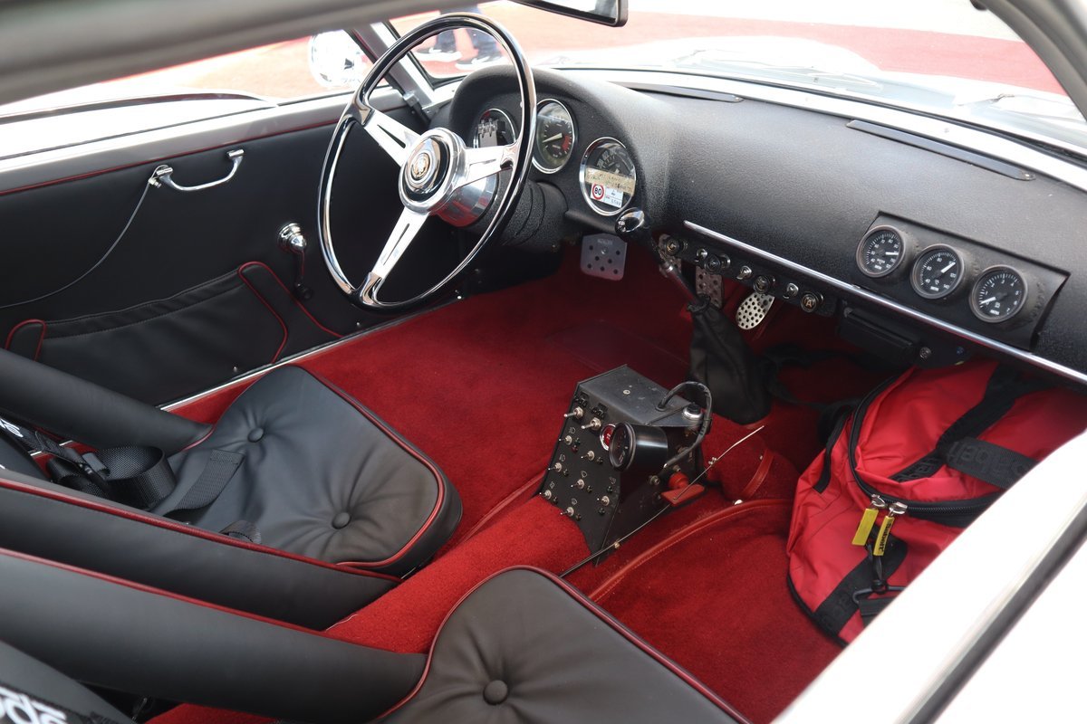 Alfa Romeo SZ 3.0 V6 Zagato (210 Hp)