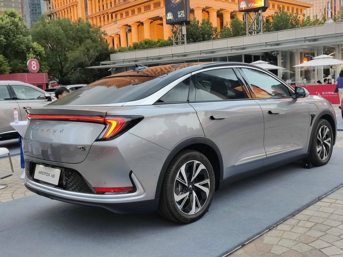 Arcfox Alpha-S 603H 93.6 kWh (435 Hp) 4WD Electric