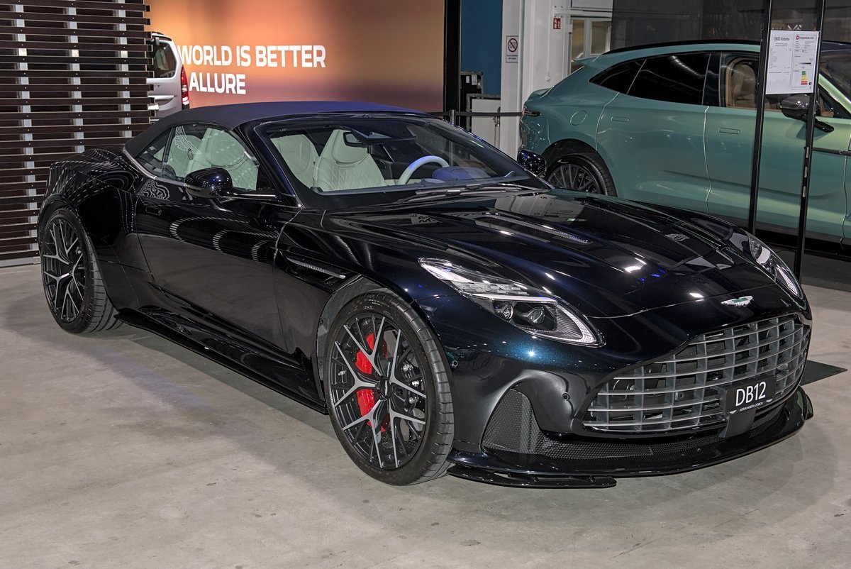 Aston Martin DB12 Aston Martin DB12