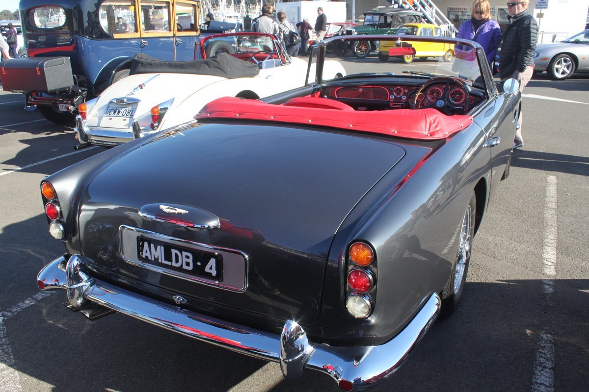 Aston Martin DB4 3.7 (243 Hp) Automatic