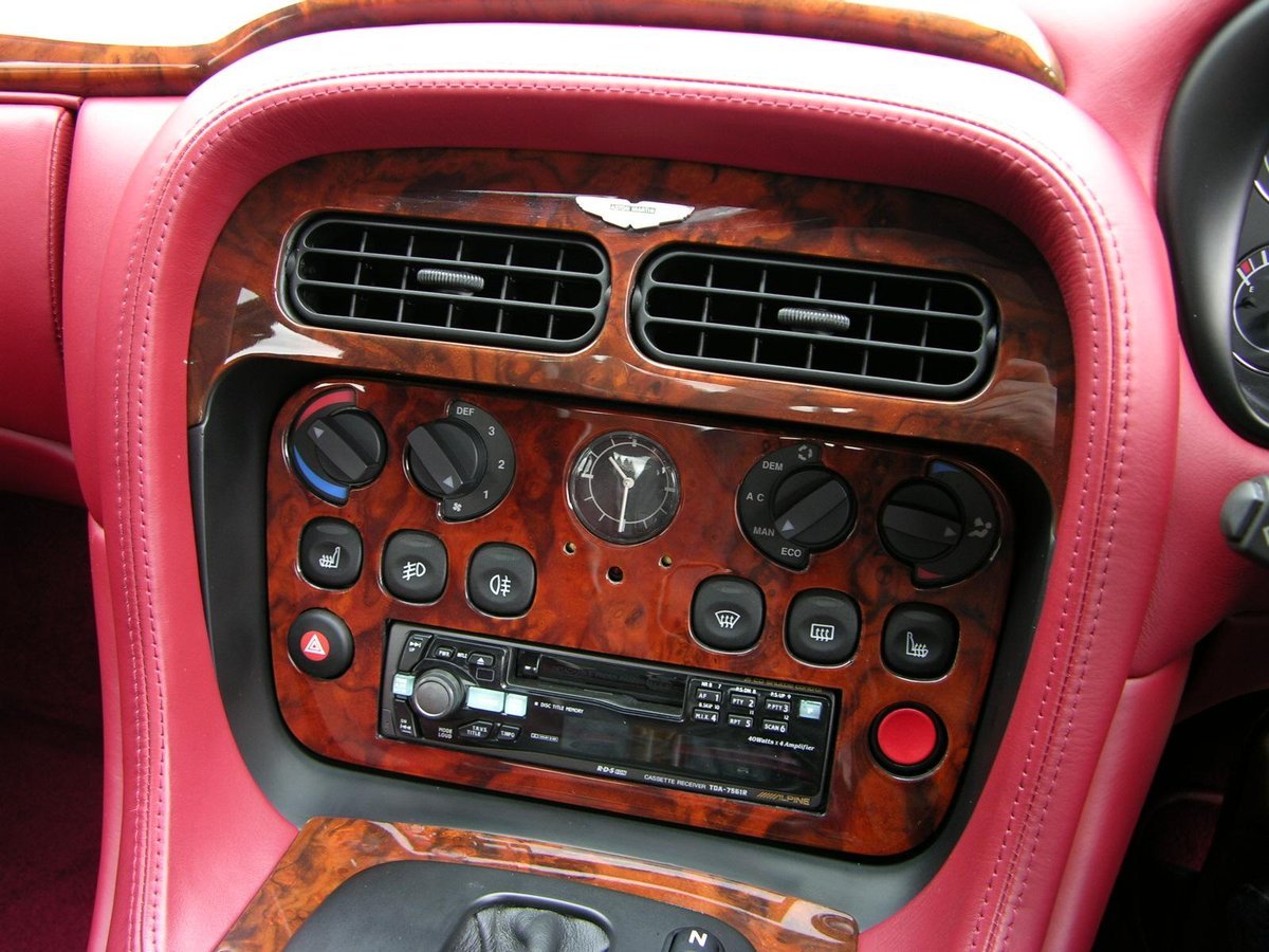 Aston Martin DB7 5.9 V12 (426 Hp) Automatic