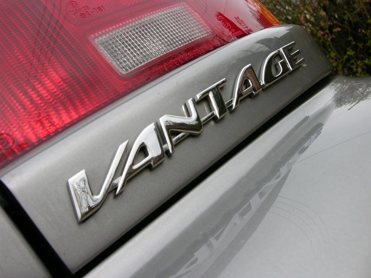 Aston Martin DB7 5.9 V12 (426 Hp) Automatic