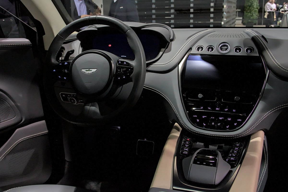 Aston Martin DBX 4.0 V8 (550 Hp) AWD Automatic