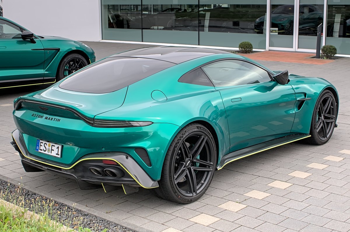 Aston Martin V12 Vantage 5.2 V12 (700 Hp) Automatic