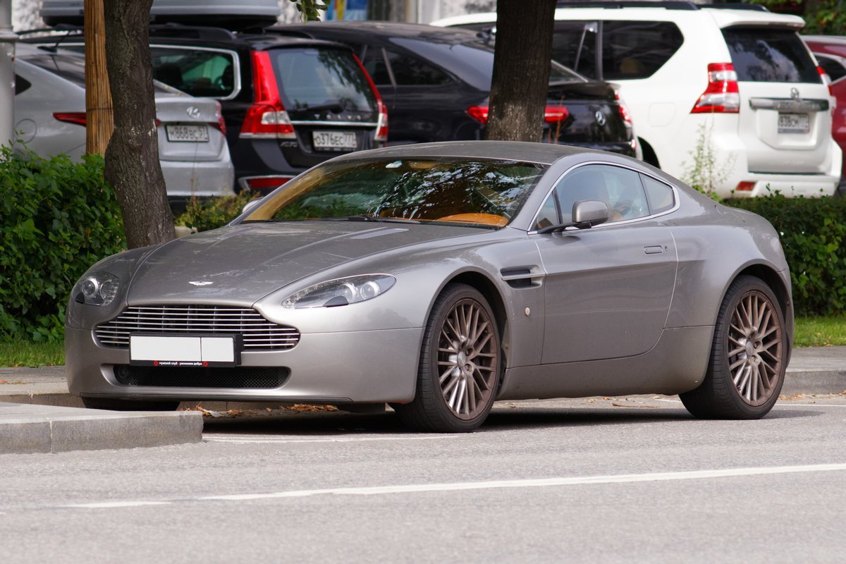 Aston Martin V8 Vantage Aston Martin V8 Vantage (2005)