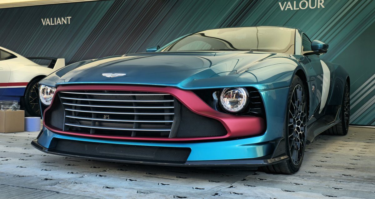 Aston Martin Valour 5.2 V12 (715 Hp)