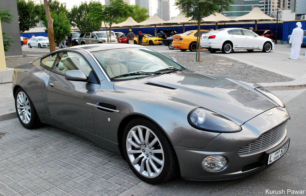 Aston Martin Vanquish Aston Martin V12 Vanquish