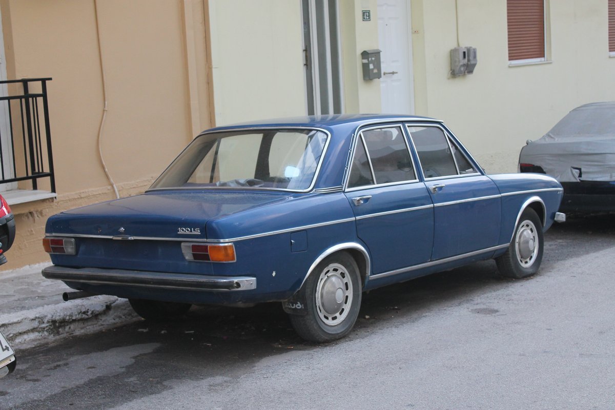 Audi 100 1.9 LS (92 Hp)