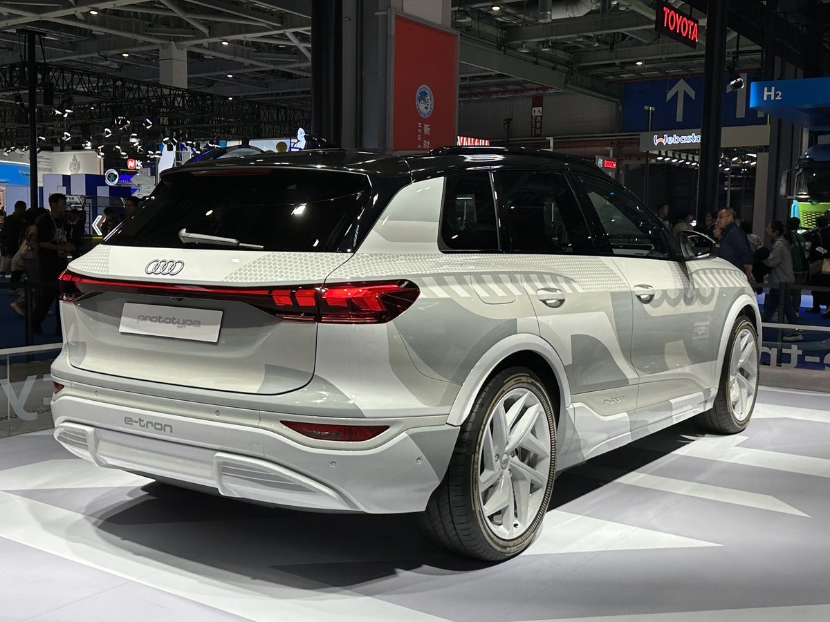 Audi Q6 e-tron 83 kWh (292 Hp)