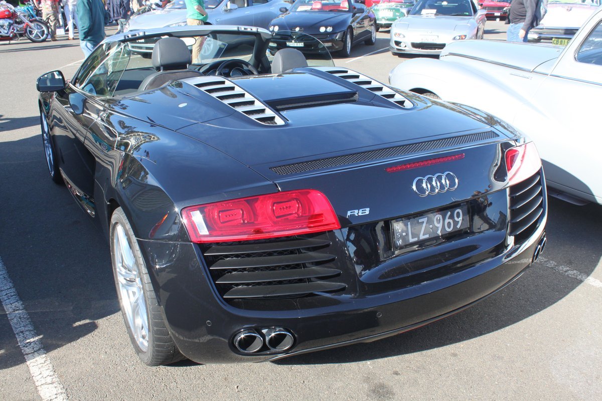 Audi R8 4.2 FSI V8 (430 Hp) quattro R tronic