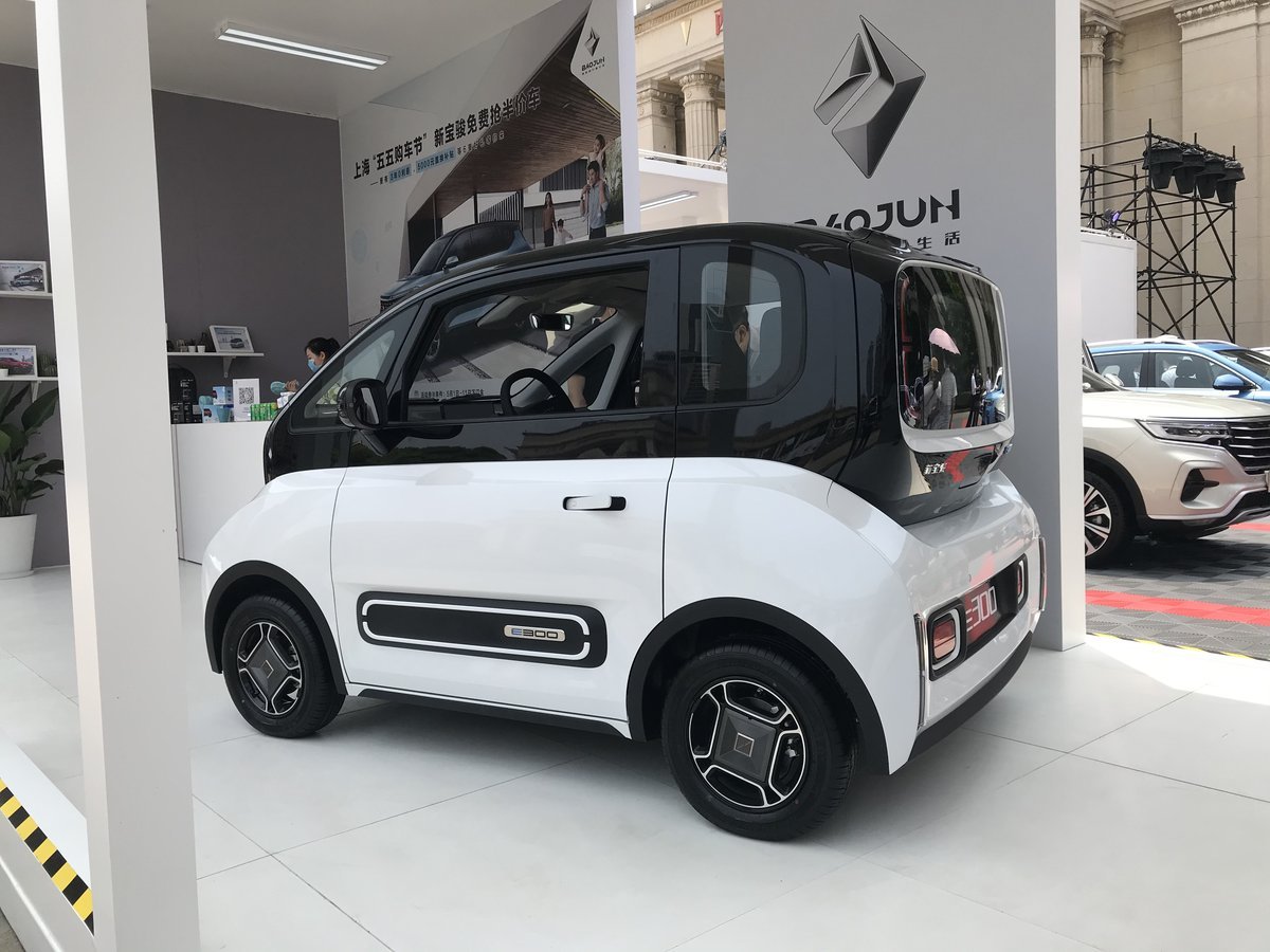 Baojun E300/KiWi EV 31.9 kWh (54 Hp) Electric